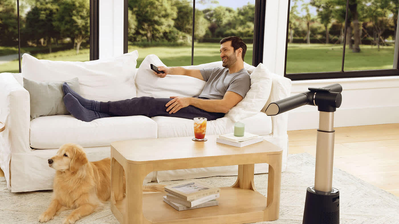 Image of man sat in the living room with the Shark Turbo Blade Fan